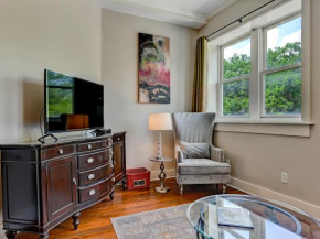 Brand New Listing! Heated Pool Access Walk Everywhere in Historic Savannah